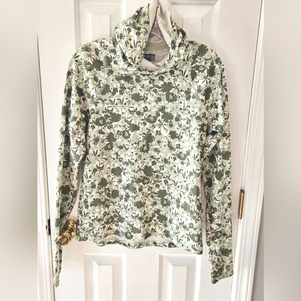 Columbia Titanium light weight pull over size Medium
